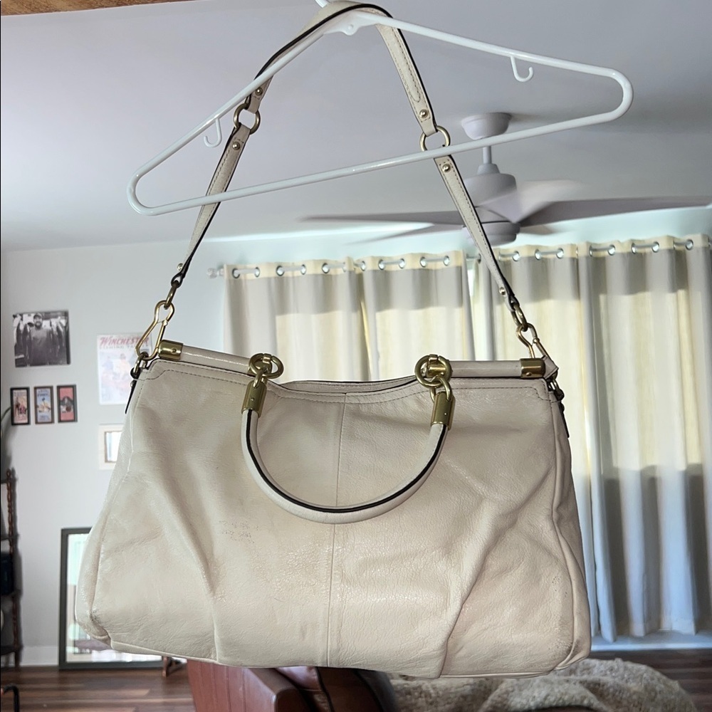 Coach Off White Leather Madison Leather Carrie Handbag - Picture 5 of 17
